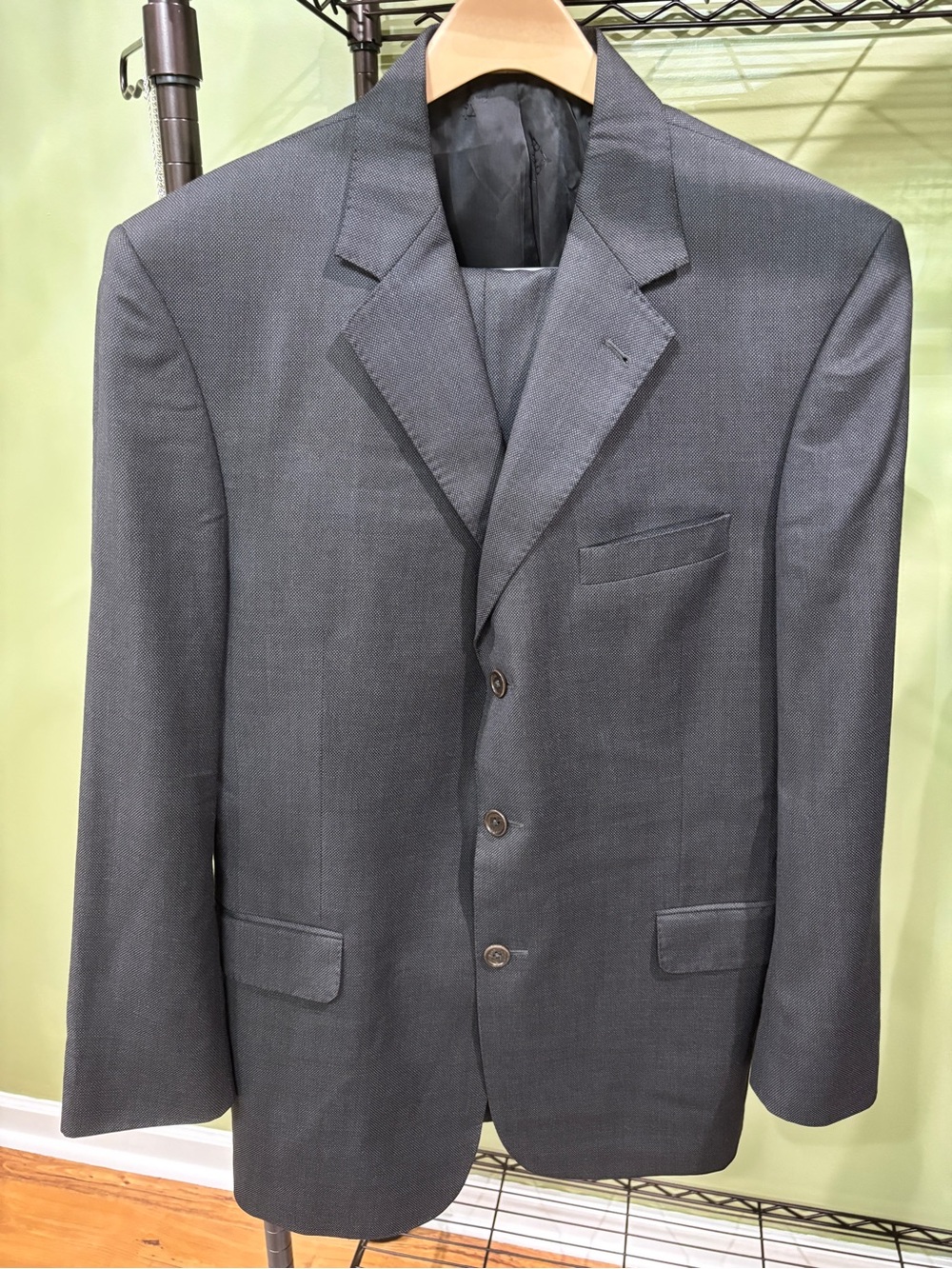 Jos. A. Bank Men's 42R Charcoal Gray Suit - Picture 14 of 14
